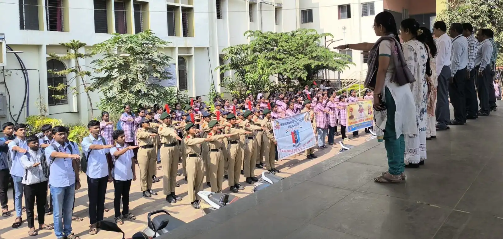 विवेकानंद कॉलेजमध्ये आंतरराष्ट्रीय एड्स दिन; सायकल रॅली, पथनाट्य व शपथेद्वारे प्रभावी जनजागृती